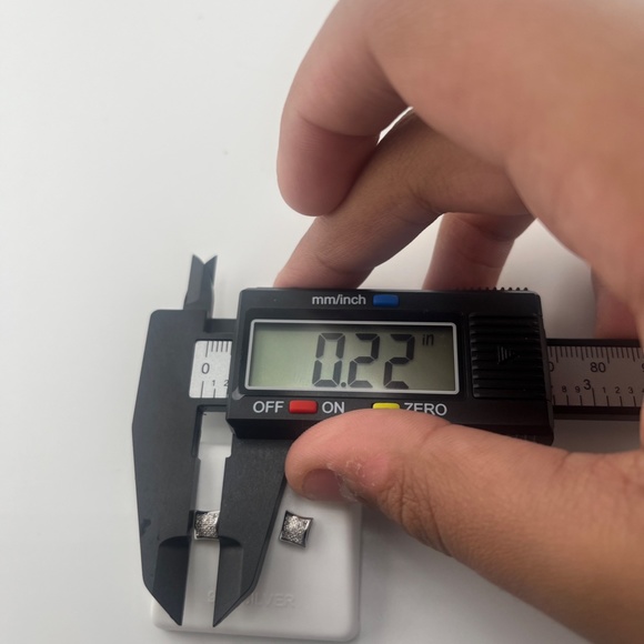 Real Diamond earrings for men/women, Unisex diamond studs screw back earrings, - Picture 3 of 3